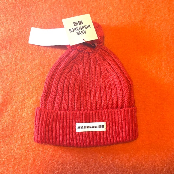 Anya Hindmarch Uniqlo red touch of wool heattech pompom beanie hat NWT - Picture 6 of 8